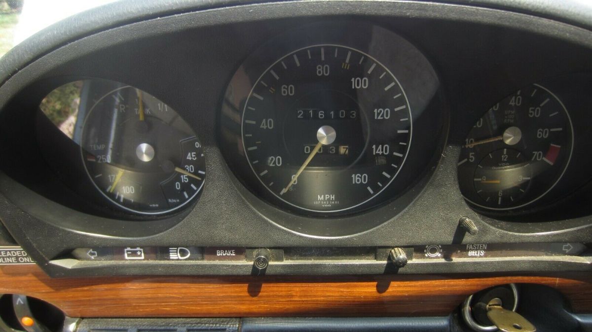 1976 Mercedes-Benz 200-Series - photo 10