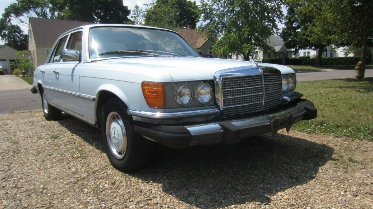 1976 Mercedes-Benz 200-Series - photo 2