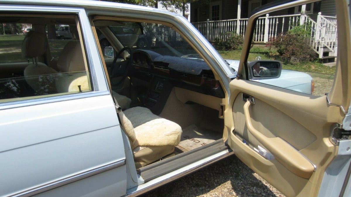 1976 Mercedes-Benz 200-Series - photo 3