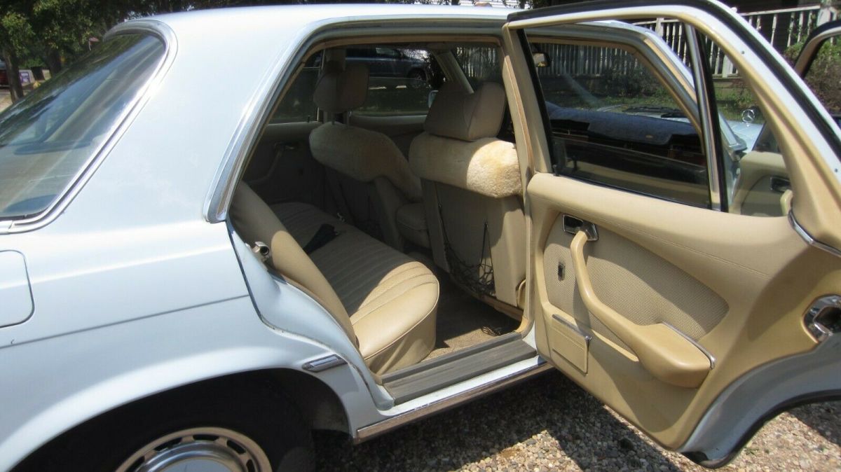 1976 Mercedes-Benz 200-Series - photo 4