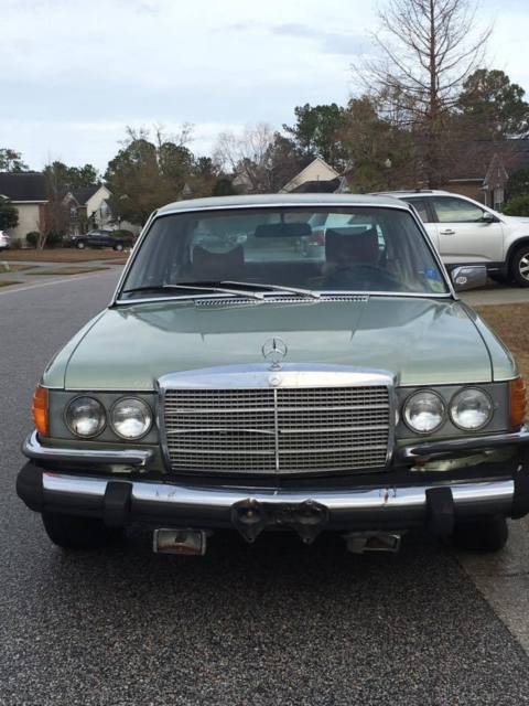 1976 Mercedes-Benz 400-Series - photo 2