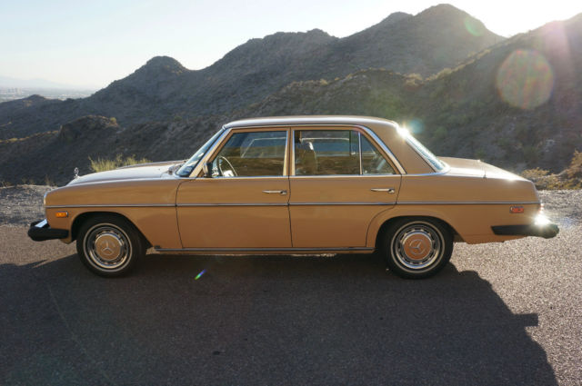 1976 Mercedes-Benz 200-Series Mercedes W115