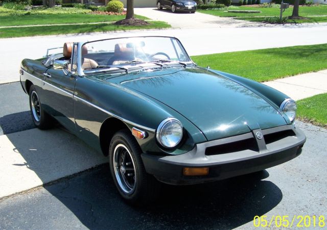 1976 MG MGB British Green with Tonneau and Boot 1976 MG MGB