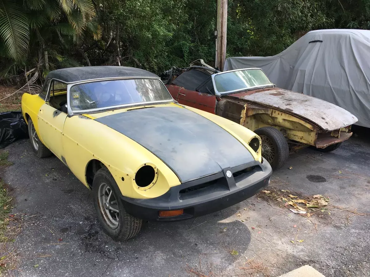 1976 MG MGB Convertible Yellow RWD Manual 1976 MG MGB