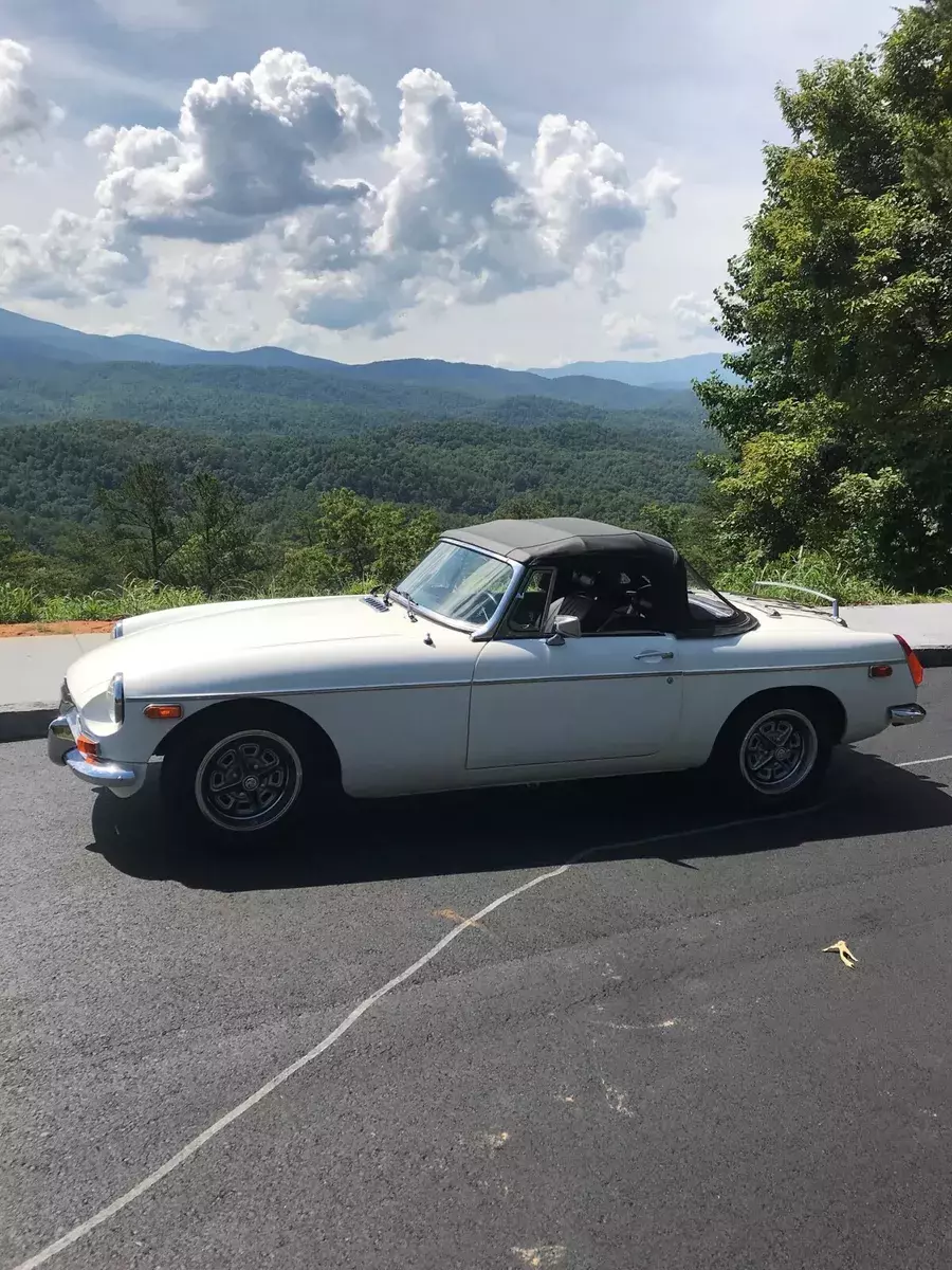 1976 MG MGB Mk II Convertible White White Pearl paint 1976 MG MGB White Pearl paint