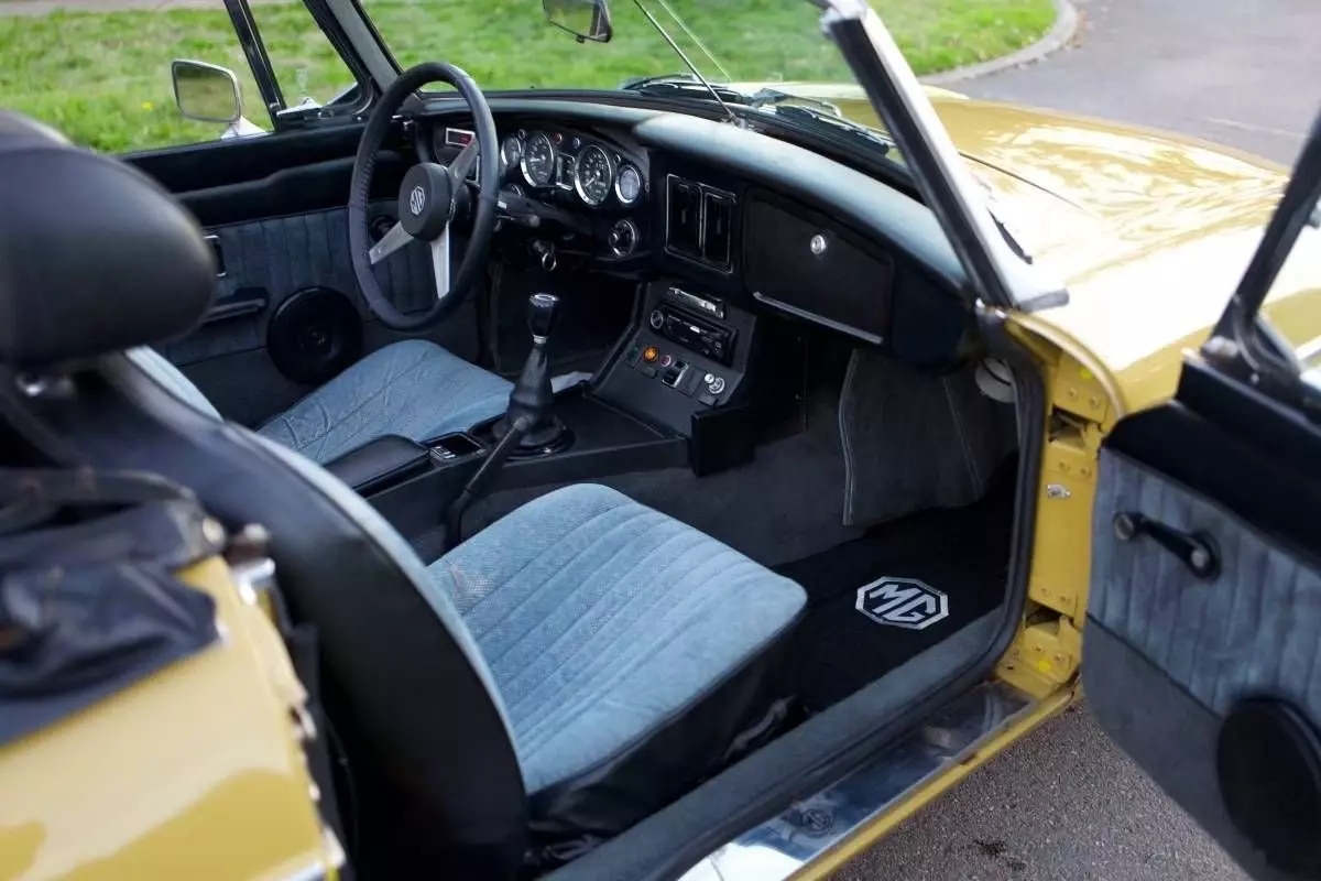 1976 MG MGB 1976 MG MGB MK III ROADSTER /61K MILES - photo 10