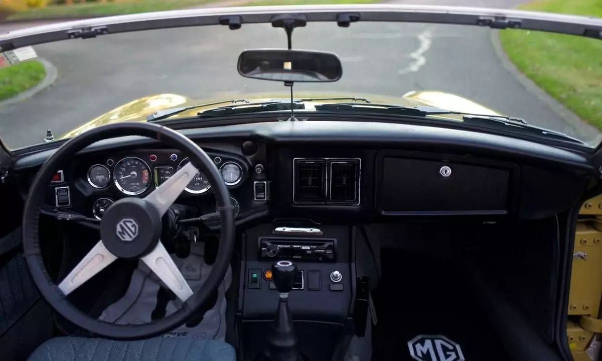 1976 MG MGB 1976 MG MGB MK III ROADSTER /61K MILES - photo 11