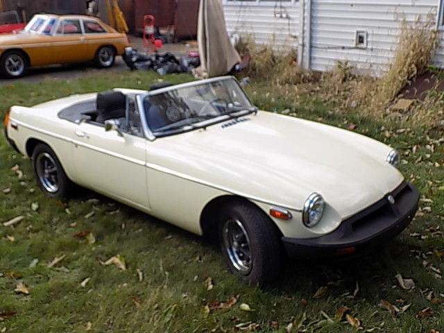 1976 MG MGB MK IV Convertible 2-Door - photo 2