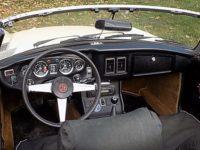 1976 MG MGB MK IV Convertible 2-Door - photo 4