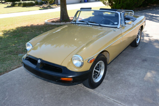 1976 MG MGB Roadster - photo 2