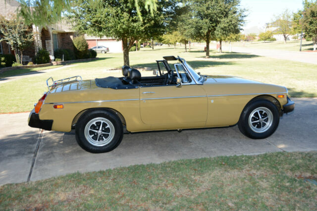 1976 MG MGB Roadster - photo 3