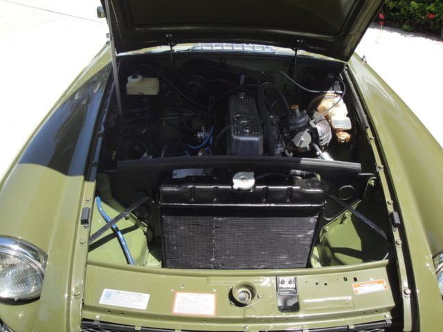1976 MG MGB 50th Anniversary Roadster - photo 13
