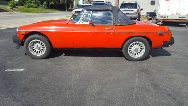 1976 MGB Orange, 2 Door, Convertible, GREAT condition. 1976 MG MGB