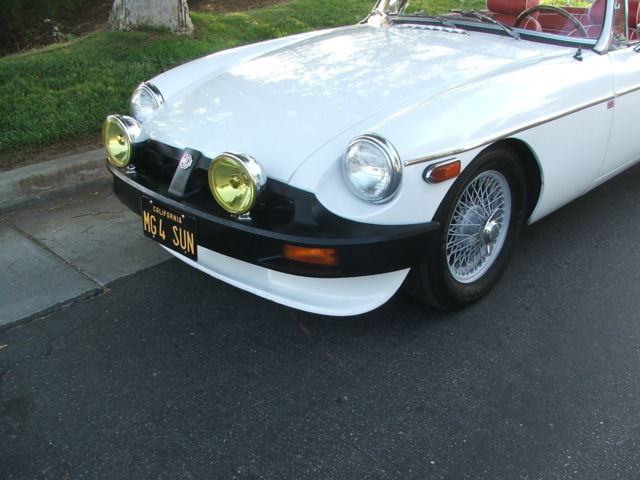 1976 MG MGB Roadster - photo 2