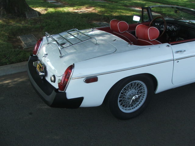 1976 MG MGB Roadster - photo 4