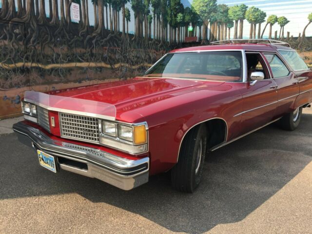 1976 Oldsmobile Custom Cruiser - photo 2