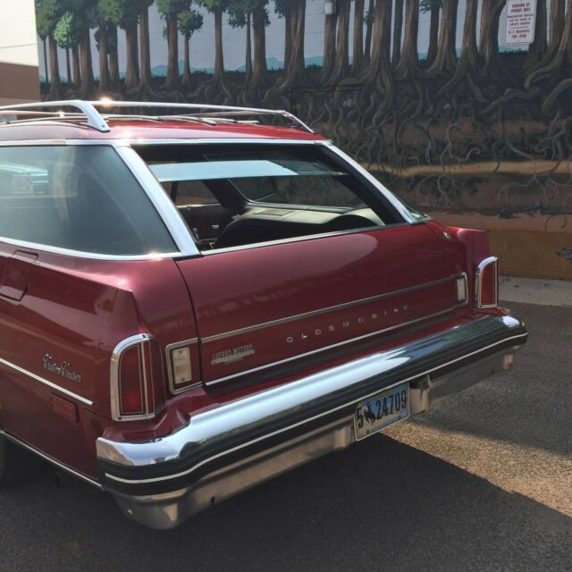 1976 Oldsmobile Custom Cruiser - photo 7