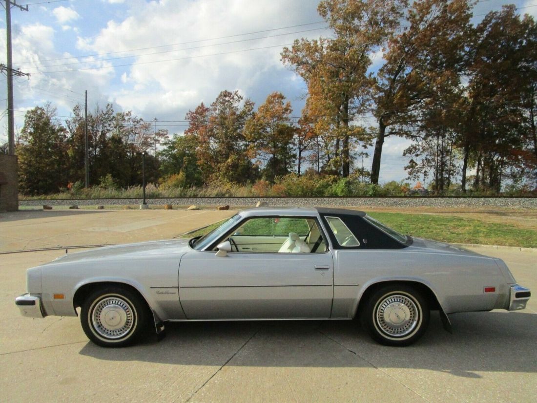 1976 Oldsmobile Cutlass Supreme - 25K Miles - One Owner - Beautiful Condition 1976 Oldsmobile Cutlass