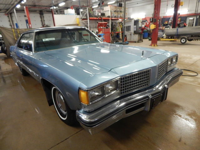 1976 Oldsmobile Ninety Eight T1241801 1976 Oldsmobile Ninety-Eight