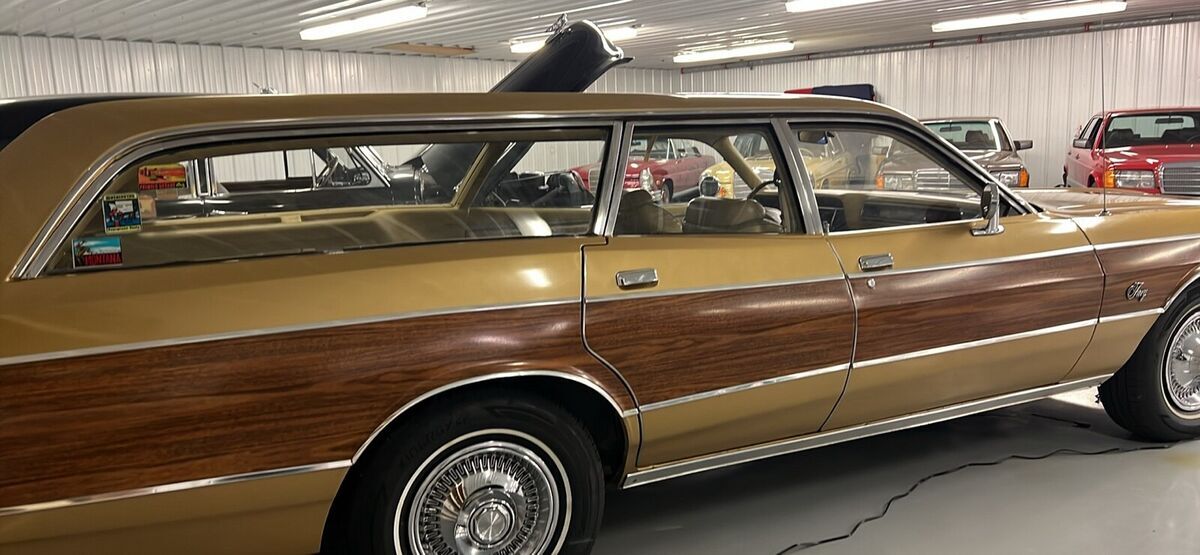 1976 Plymouth Fury Sport Suburban - photo 6