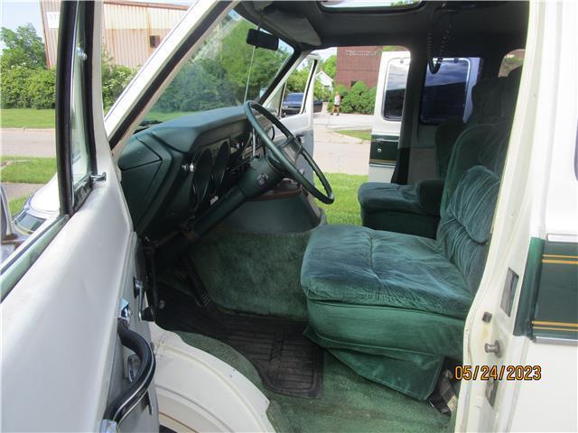 1976 Plymouth Voyager - photo 13