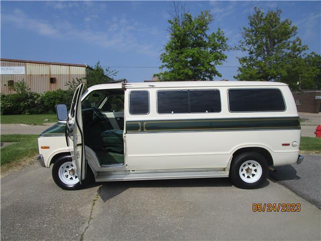 1976 Plymouth Voyager - photo 5