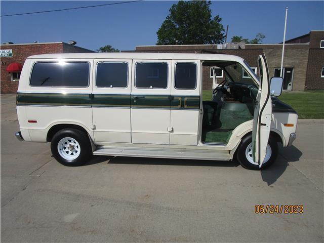 1976 Plymouth Voyager - photo 7