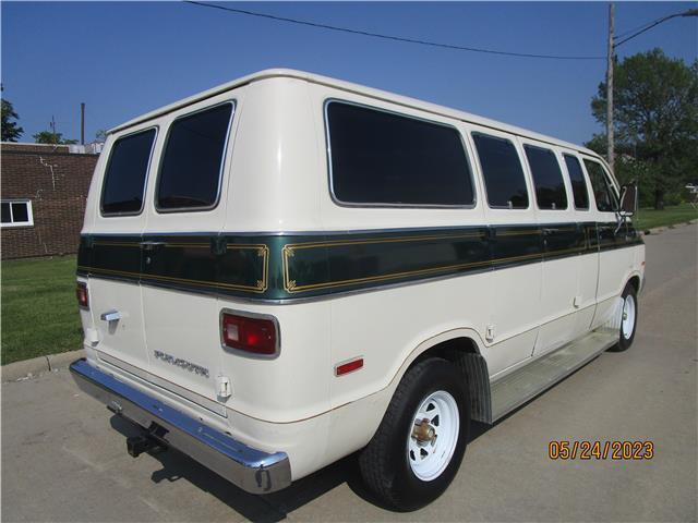 1976 Plymouth Voyager - photo 9