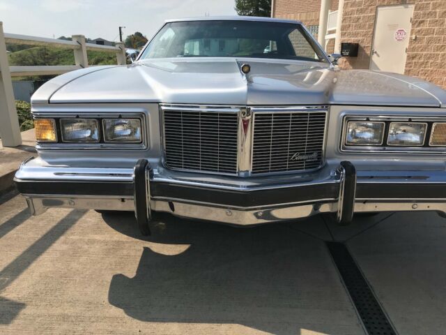 1976 Pontiac Bonneville 4 Door Hardtop - photo 2