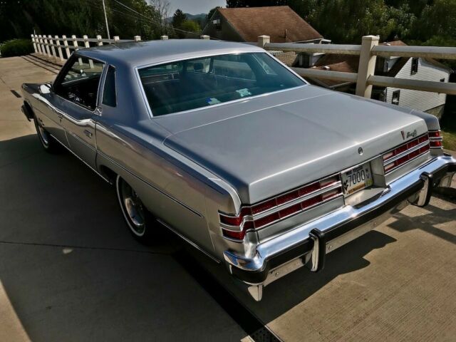 1976 Pontiac Bonneville 4 Door Hardtop - photo 4