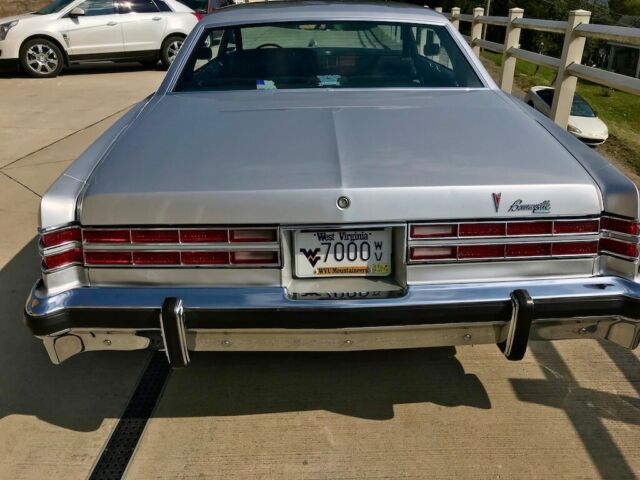 1976 Pontiac Bonneville 4 Door Hardtop - photo 7