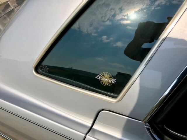 1976 Pontiac Bonneville 4 Door Hardtop - photo 8