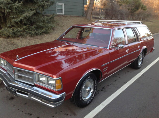 1977 Pontiac Catalina Safari Wagon