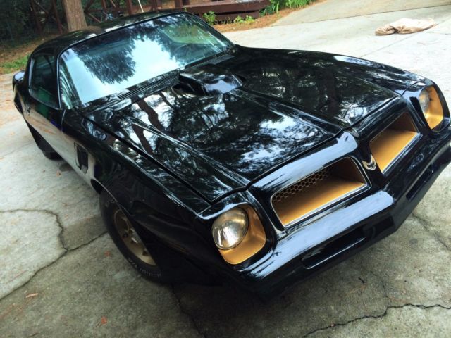 1976 Pontiac Trans Am Y82 Special Edition 4 Speed with PHS Documentation 1976 Pontiac Trans Am