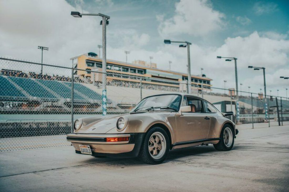 1976 Porsche 911 Signature Edition - photo 3