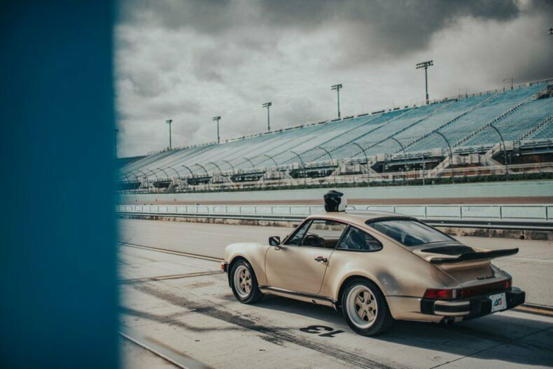 1976 Porsche 911 Signature Edition - photo 9