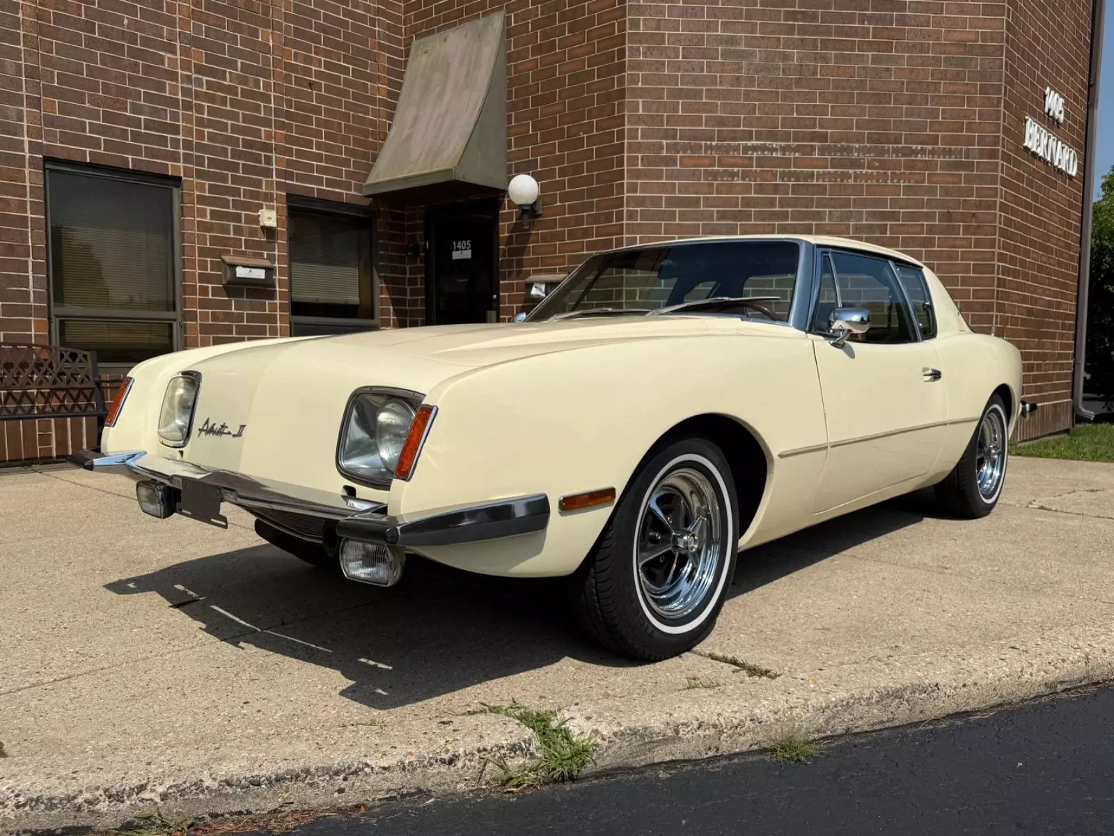 1976 studebaker avanti 1976 Studebaker Avanti II