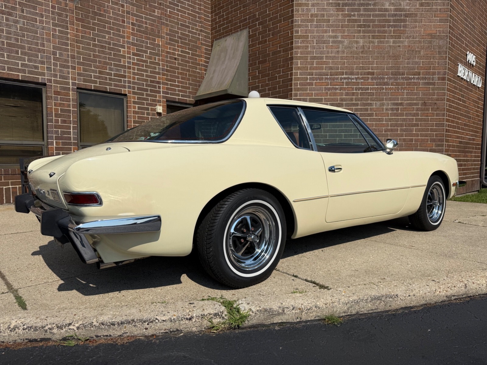 1976 Studebaker Avanti II - photo 10