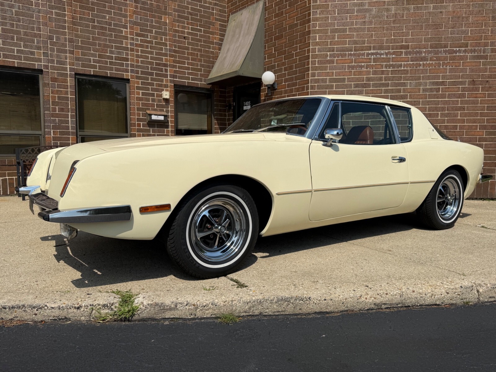 1976 Studebaker Avanti II - photo 2