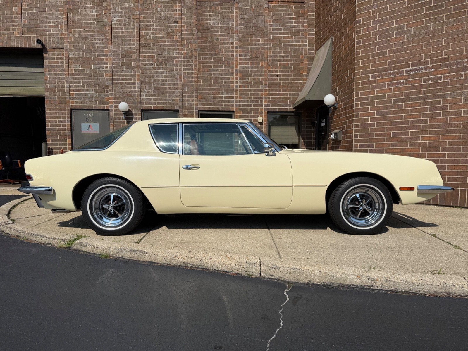 1976 Studebaker Avanti II - photo 8