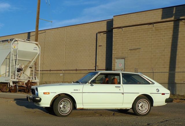 1976 Toyota Corolla Liftback Deluxe - photo 2