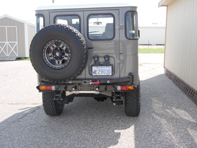 1976 Toyota Land Cruiser FJ 40 - photo 3
