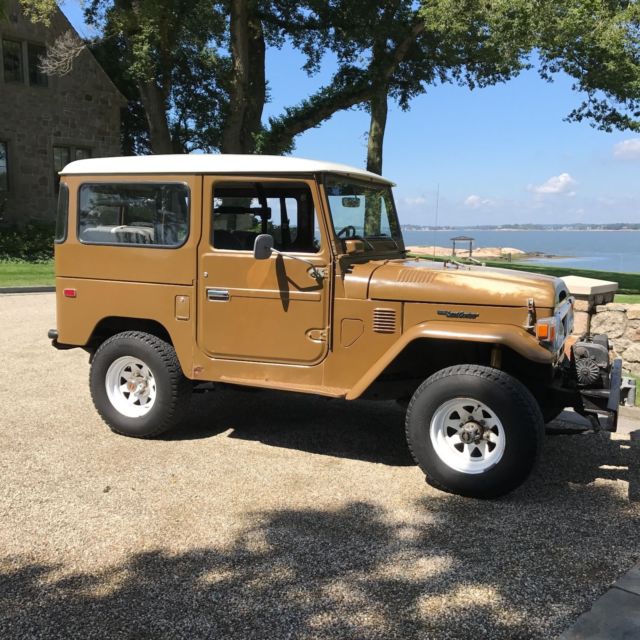1976 Toyota FJ40, paint code (637) Olive, original paint from New Mexico 1976 Toyota Land Cruiser