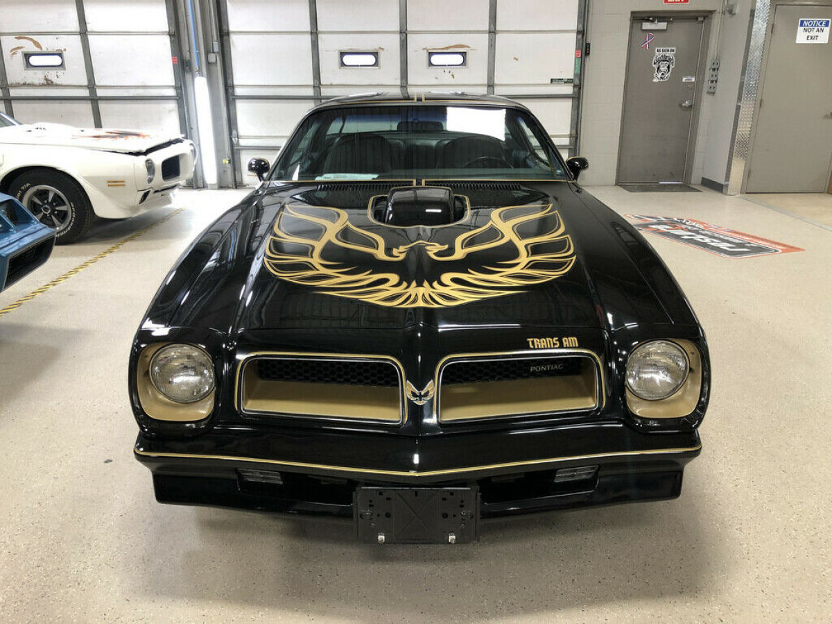 1976 Pontiac Trans Am Y82 SE, 455 - 4 Speed, 17k original miles - photo 2