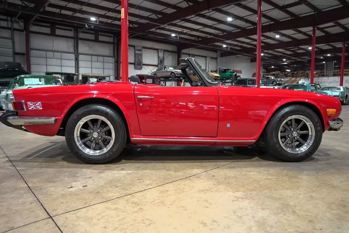 1976 Triumph TR-6 Convertible - photo 10