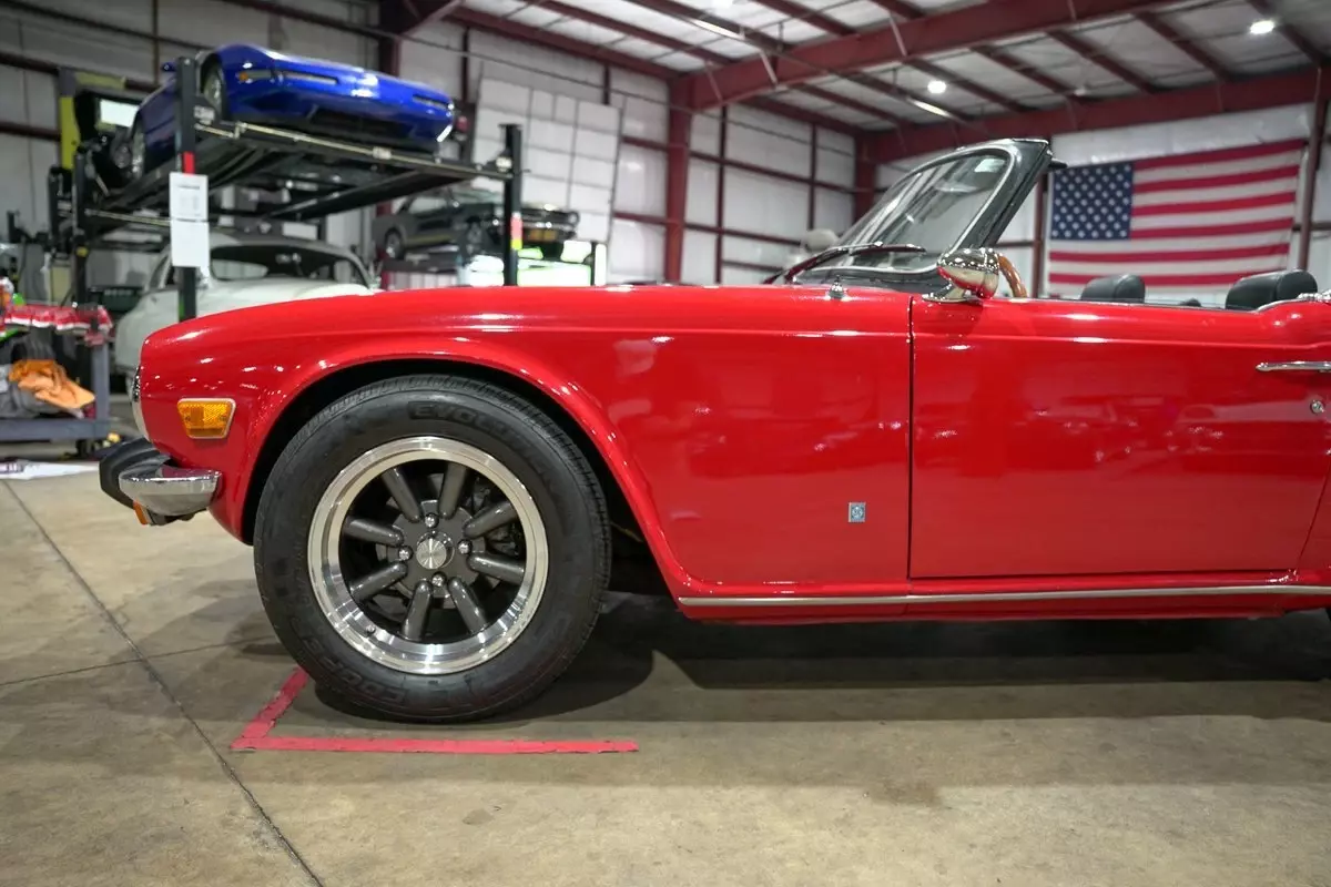 1976 Triumph TR-6 Convertible - photo 3