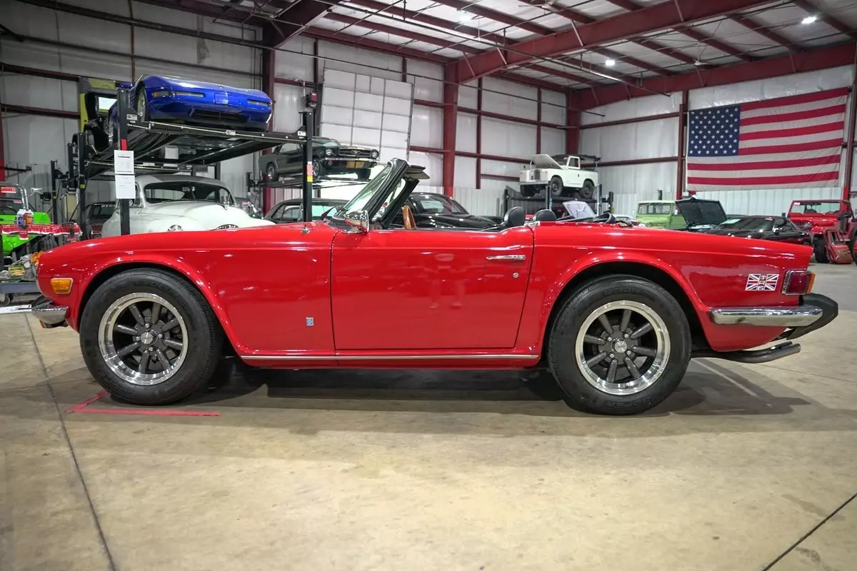 1976 Triumph TR-6 Convertible - photo 4