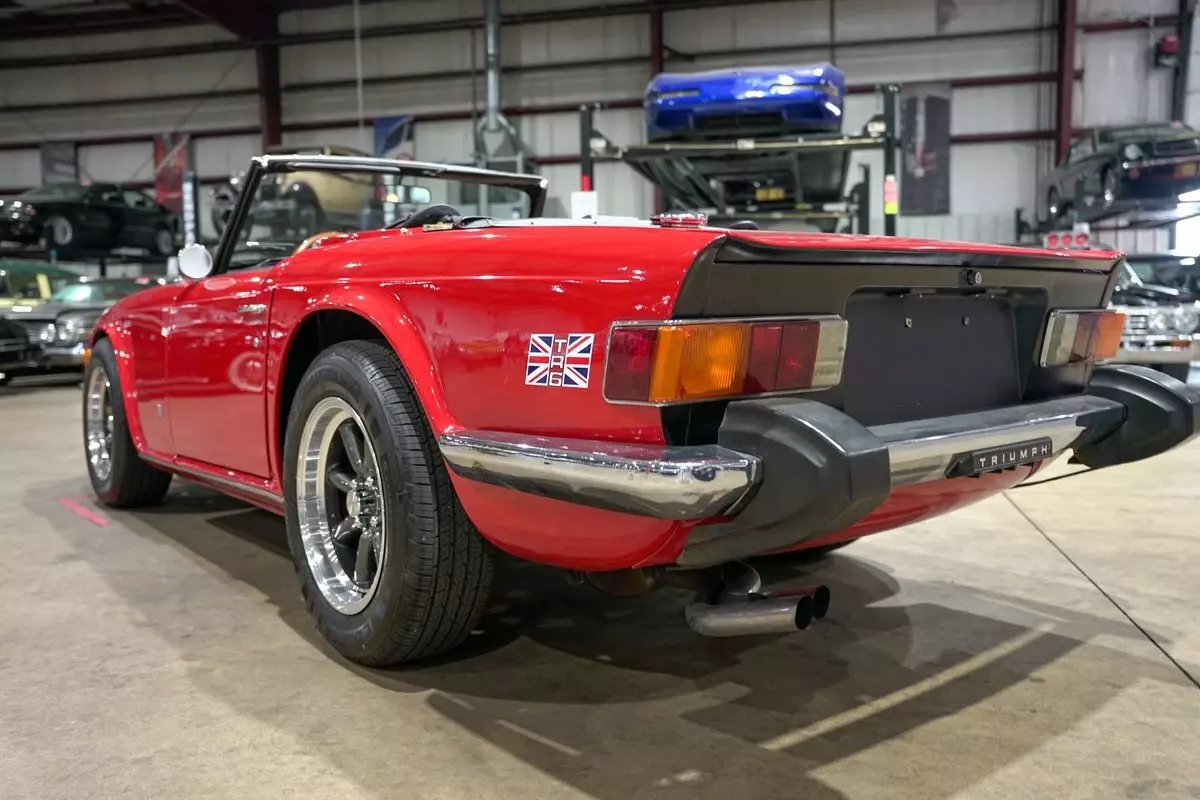 1976 Triumph TR-6 Convertible - photo 6