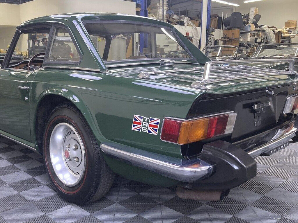 1976 Triumph TR-6 1976 TRIUMPH TR6. BRITISH RACING GREEN WITH TAN TRIM - photo 11