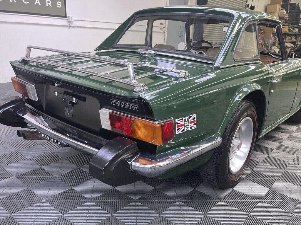 1976 Triumph TR-6 1976 TRIUMPH TR6. BRITISH RACING GREEN WITH TAN TRIM - photo 8